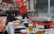 刘强东冲到一线：白天送外卖，晚上请骑手吃海底捞