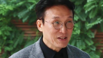 韩国准总理金民锡的清华硕士学历受质疑，本人回应：频繁搭乘凌晨航班苦熬3年毕业