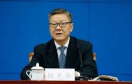 搞“低级红”“高级黑”，结交政治骗子，重庆市委政法委原书记陆克华被“双开”