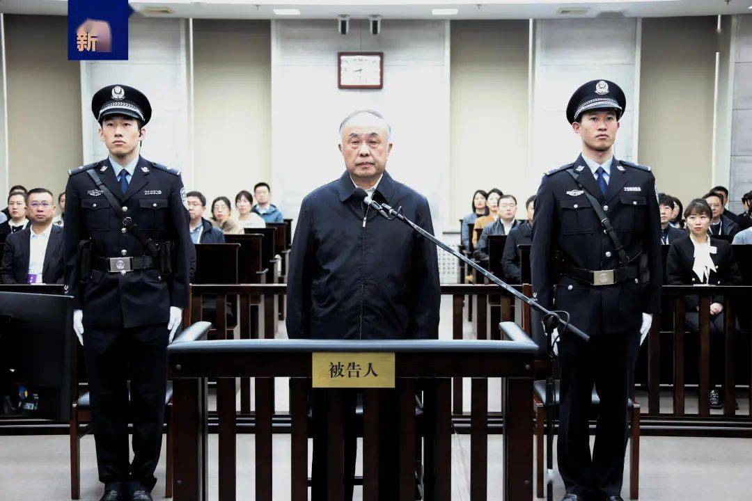 被控受贿超9亿人民币！国家烟草专卖局原副局长何泽华受审